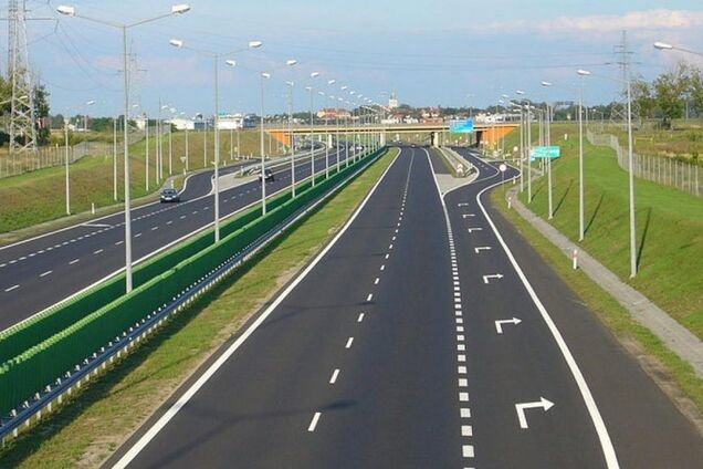 Выделено 550 млн: в Украине назвали дороги, которые срочно отремонтируют