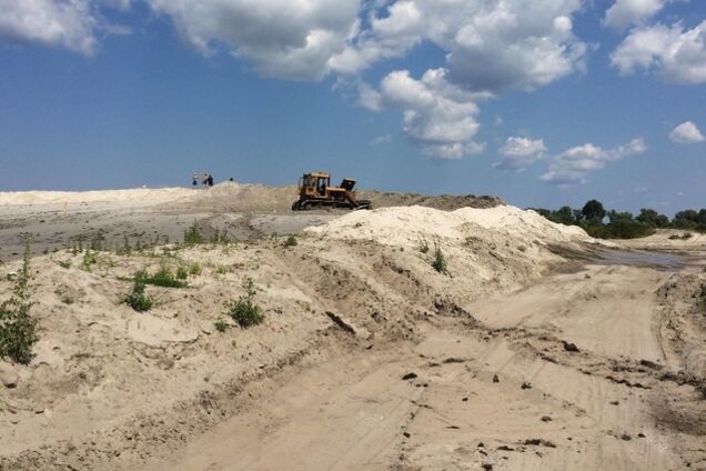 Нелегальная добыча песка: правоохранители ничего ''не видят'', им есть, что делить