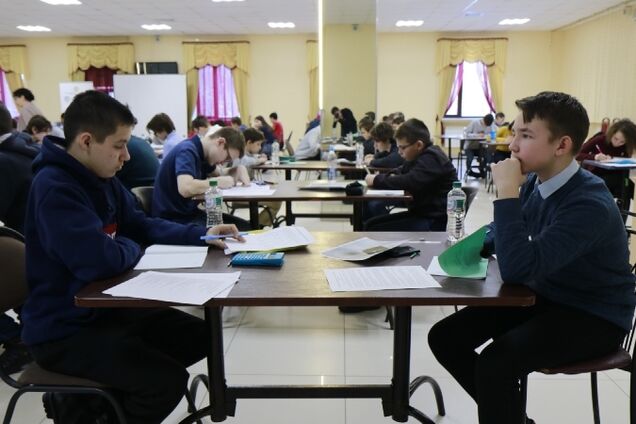 ''Пущу всех на колбасу'': в школе России разгорелся скандал из-за учительницы