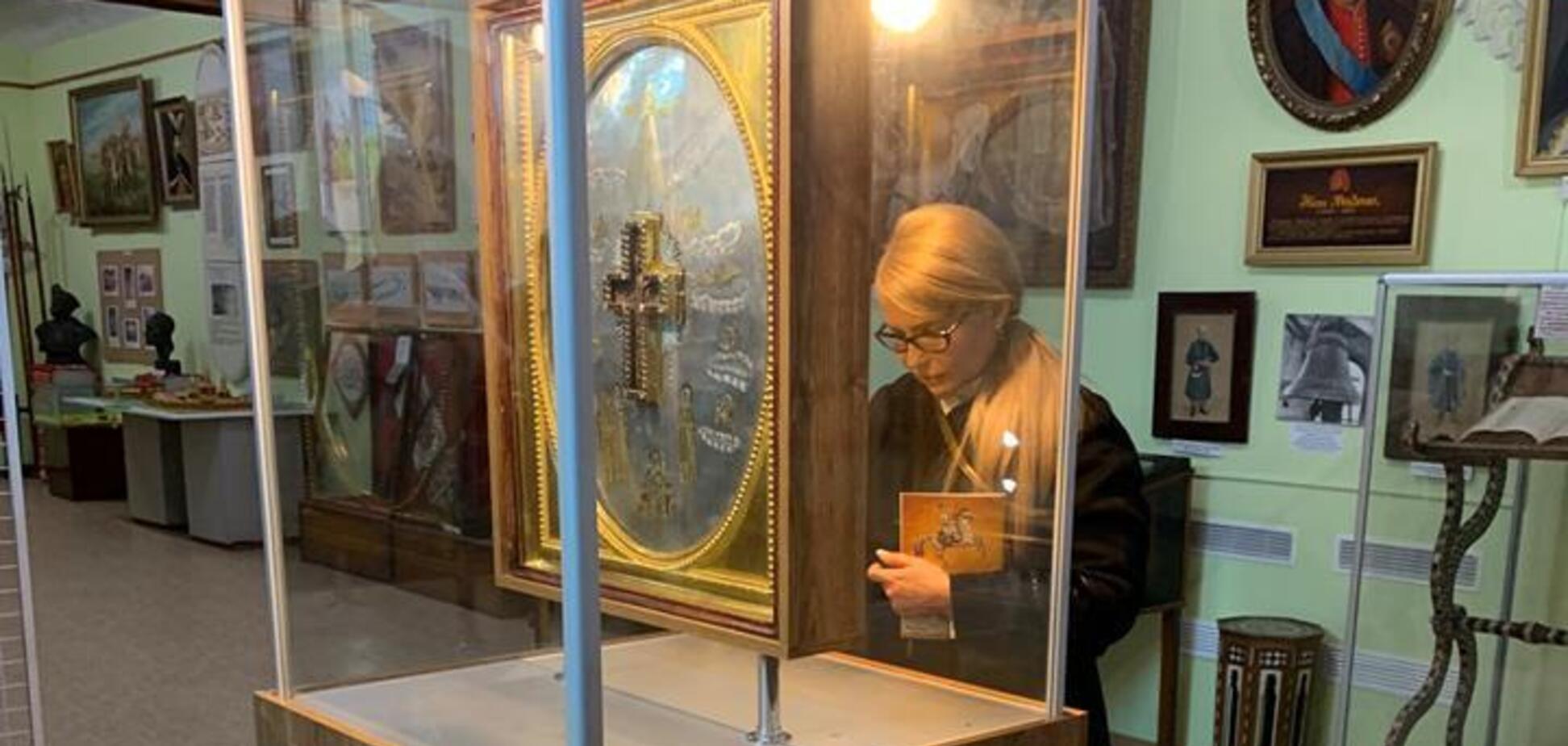 Тимошенко вклонилася унікальній козацькій іконі