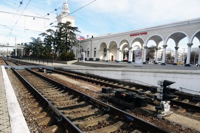 Ж/Д вокзал Симферополя: ощущение, что попала в похоронное бюро. Фото