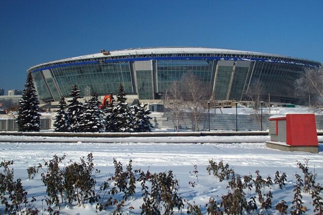 Донбасс Арена сегодня: дыры в стадионе и разбитые стекла