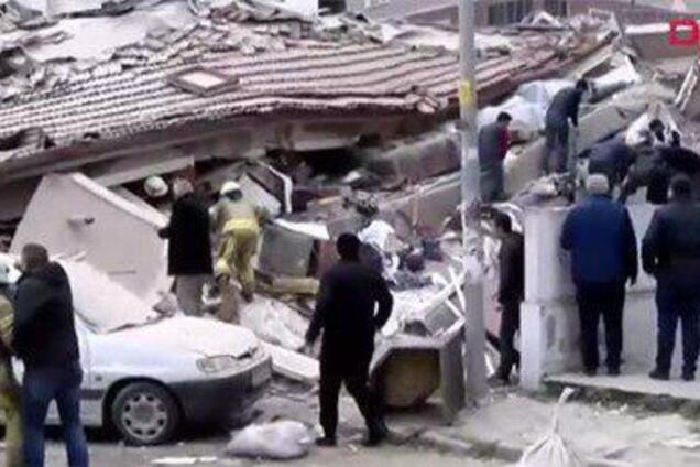 Люди під завалами: у Стамбулі обвалилася житлова багатоповерхівка. Фото і відео 18+