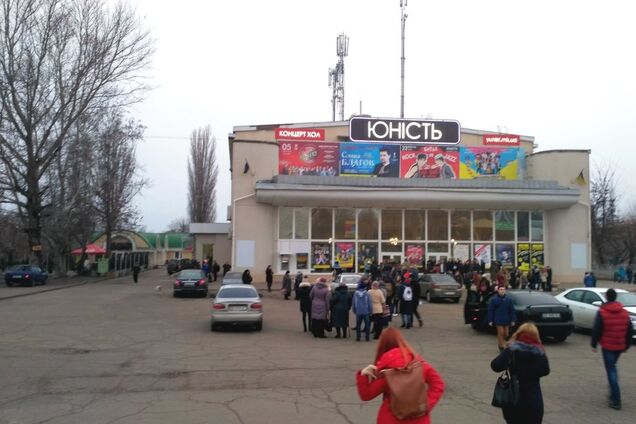 У Миколаєві агітували за кандидата у президенти на безкоштовному концерті