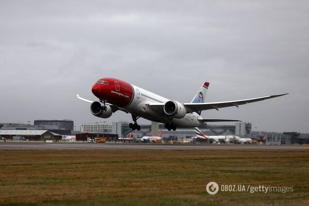 На борту было почти 170 человек: с пассажирским самолетом произошло жуткое ЧП в небе