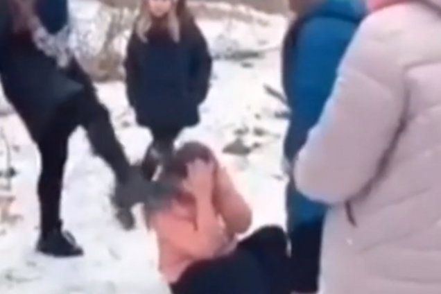 В Житомире избили школьницу