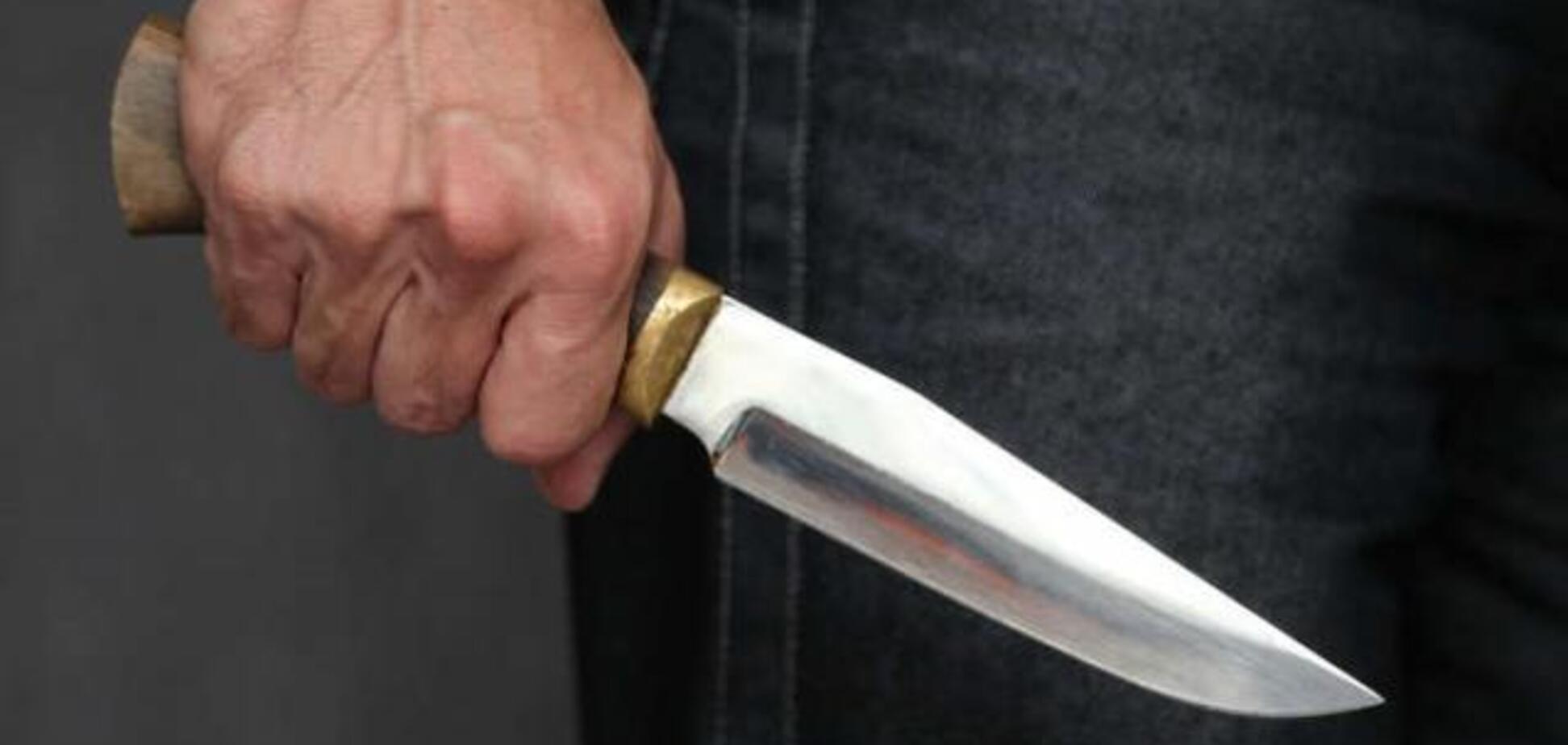 В Запорожье правонарушитель с ножом напал на мужчину