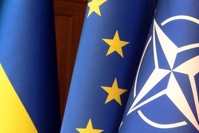 Рада внесла изменения в Конституцию из-за ЕС и НАТО: как отреагировали украинцы 