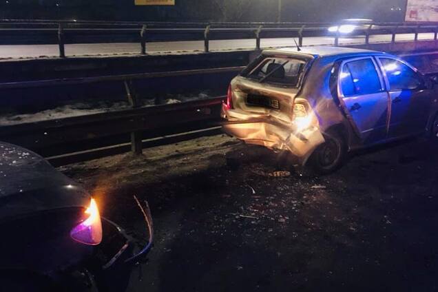 Патрульную зажало между авто: в Киеве пьяный чиновник устроил ДТП