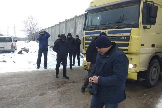 До уваги ГПУ: скандальний ''Мостобуд'' знову взявся за контрабанду піску