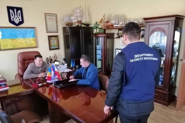 Мэра украинского города поймали на крупной взятке: все подробности