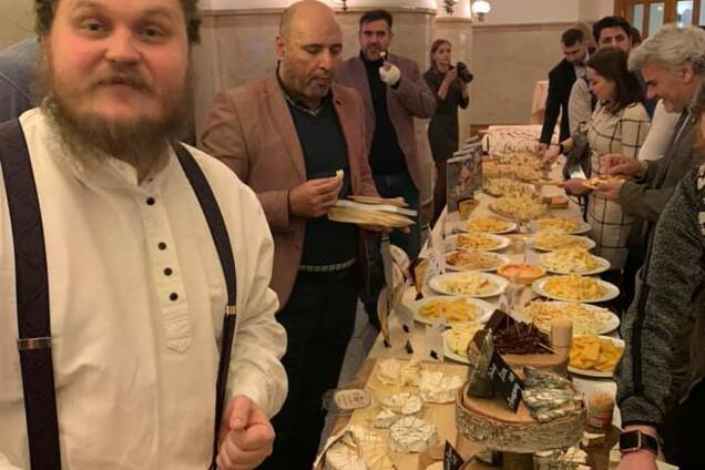 Влаштувала свято обжерливості: Цимбалюк яскраво затролив Захарову