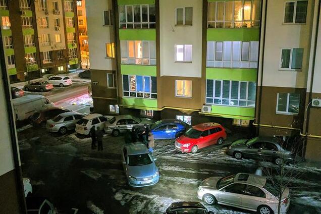 'Це страйк!' У Києві дівчина, паркуючись, розгромила чотири авто