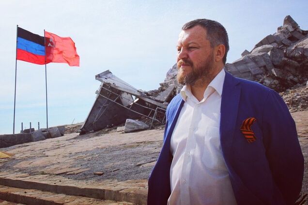 ''Вымолил на коленях?'' В сети высмеяли ''паспорт'' идеолога ''ДНР''