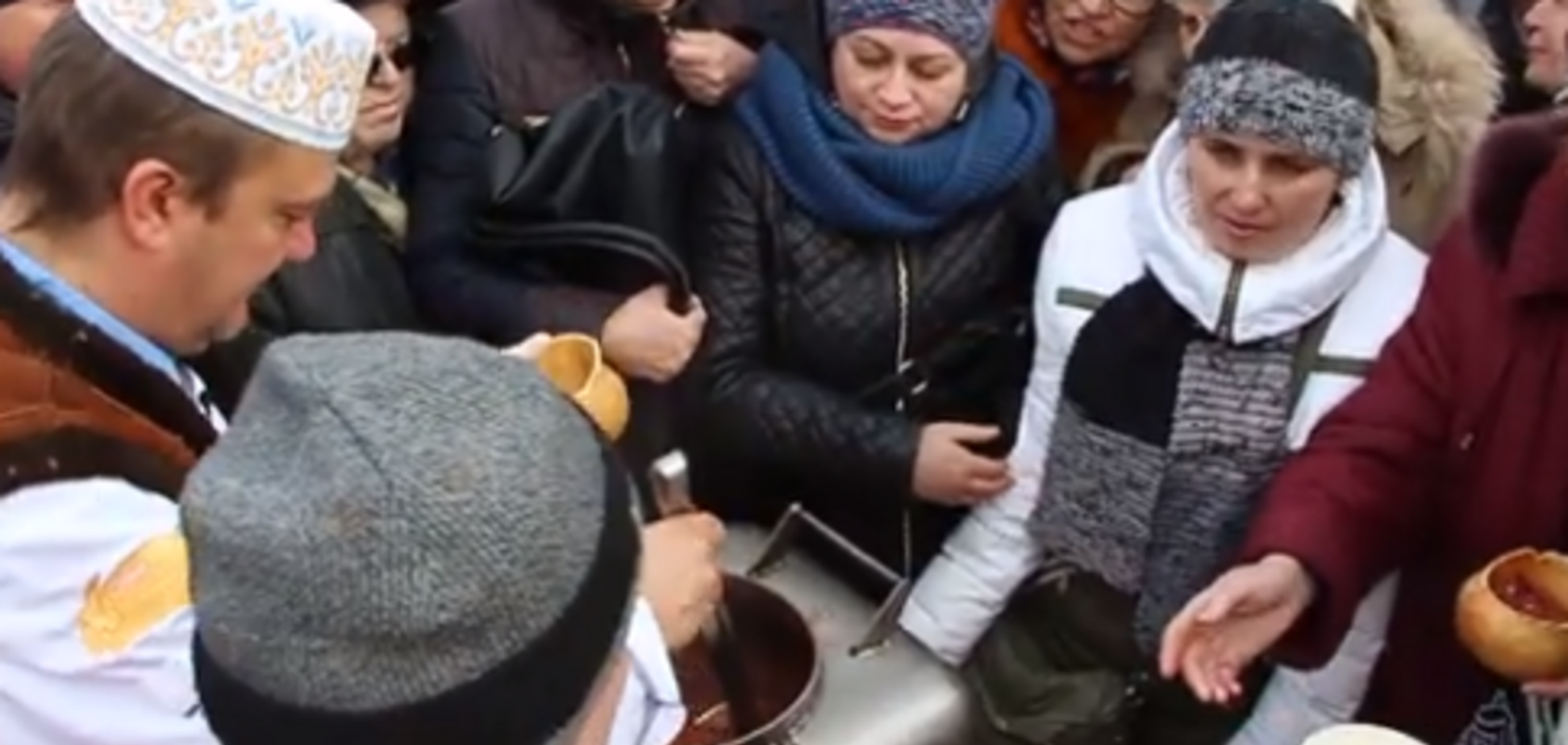 У Полтаві влаштували бійку через вуличну їжу: красномовне відео