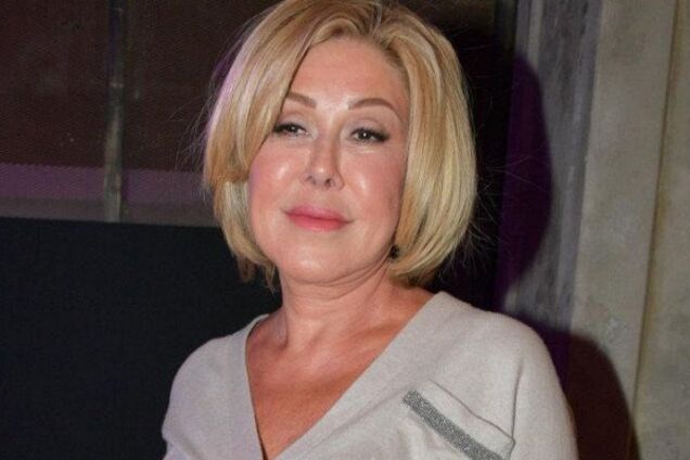 'Переборщила с пластикой': 64-летняя певица из РФ возмутила сеть 'голым' платьем