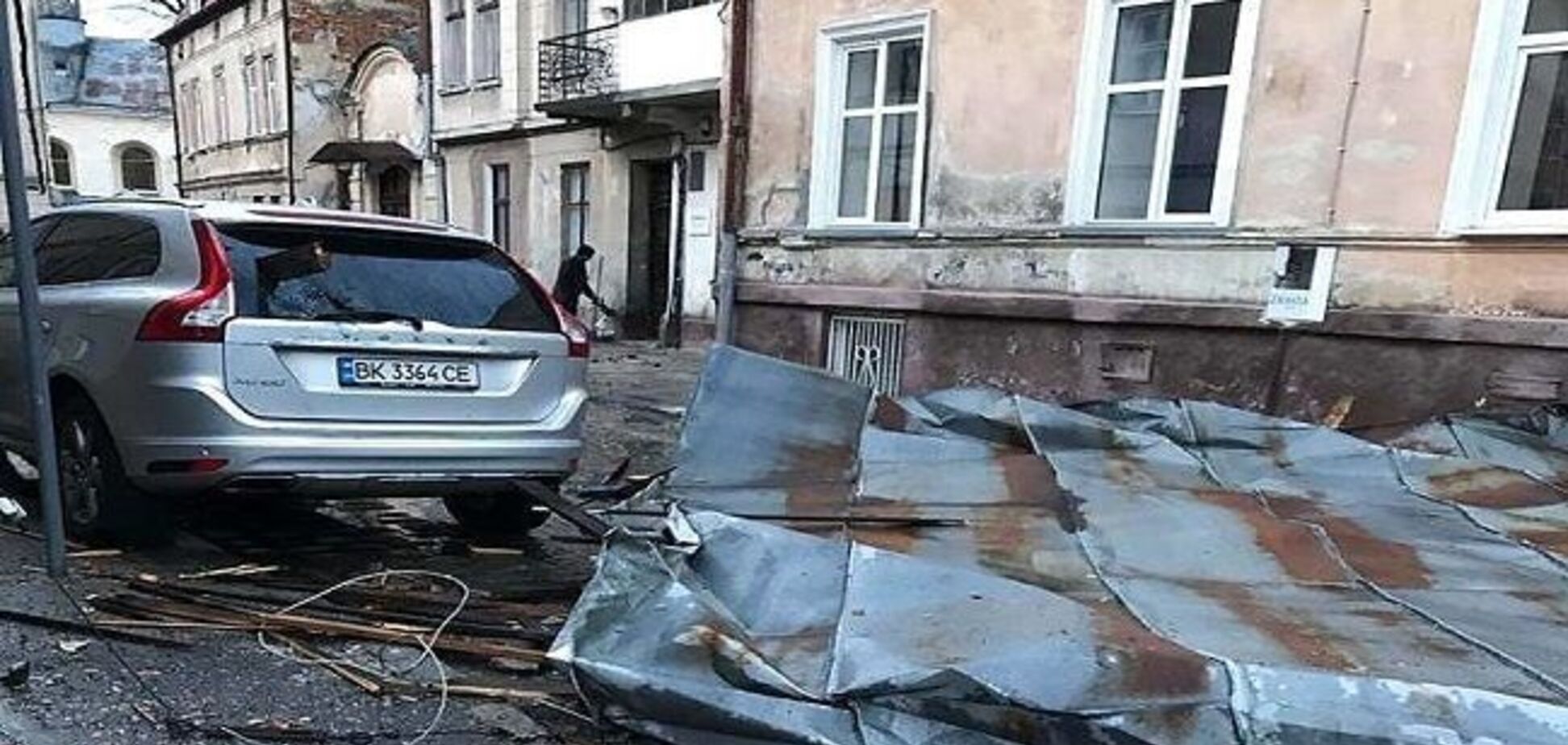 Львів спіткав потужний ураган: перші фото негоди