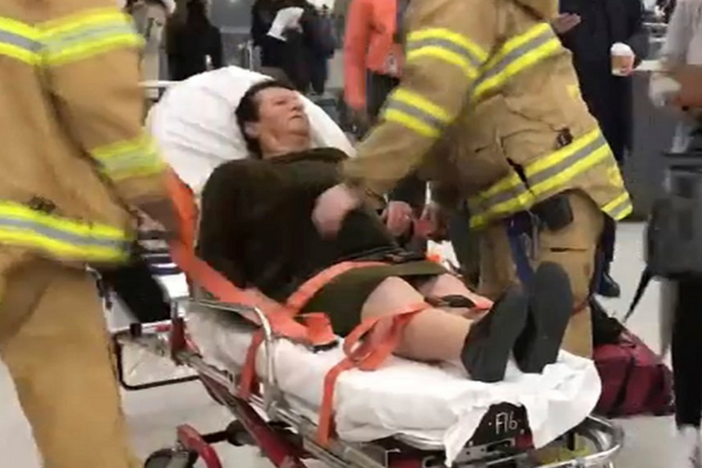 Кричали и молились: в США десятки пассажиров пострадали из-за ЧП с самолетом