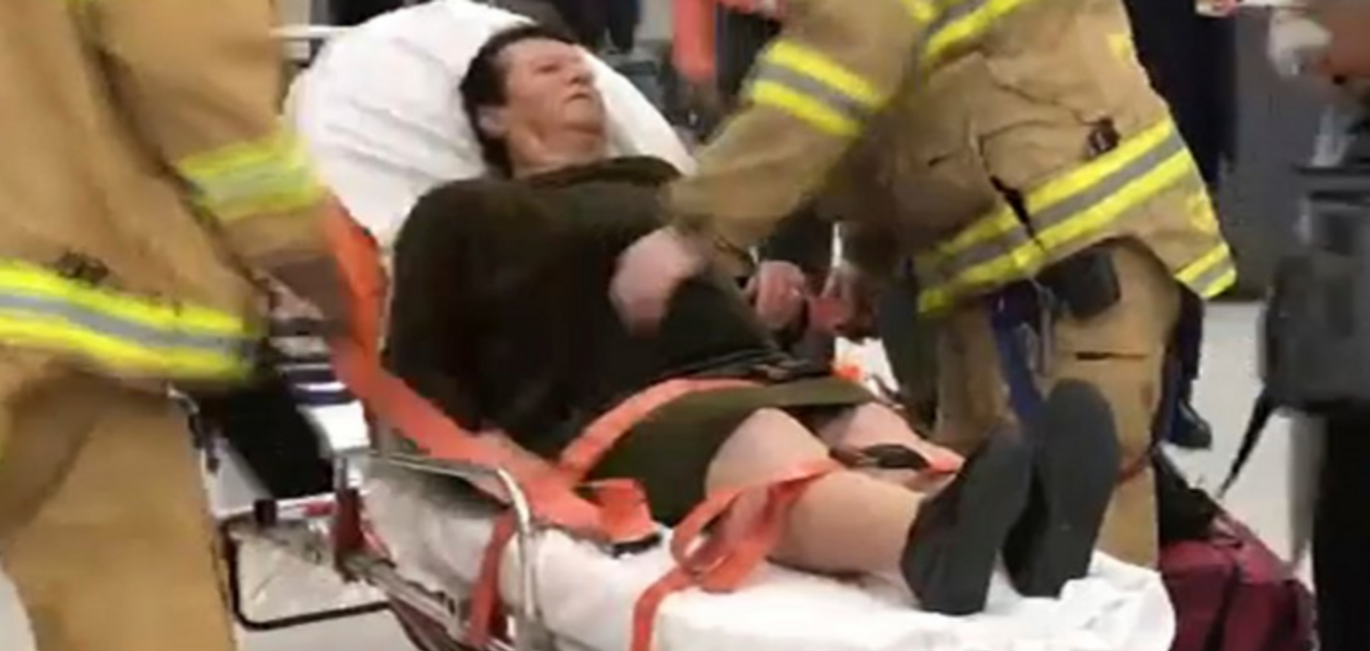 Кричали и молились: в США десятки пассажиров пострадали из-за ЧП с самолетом