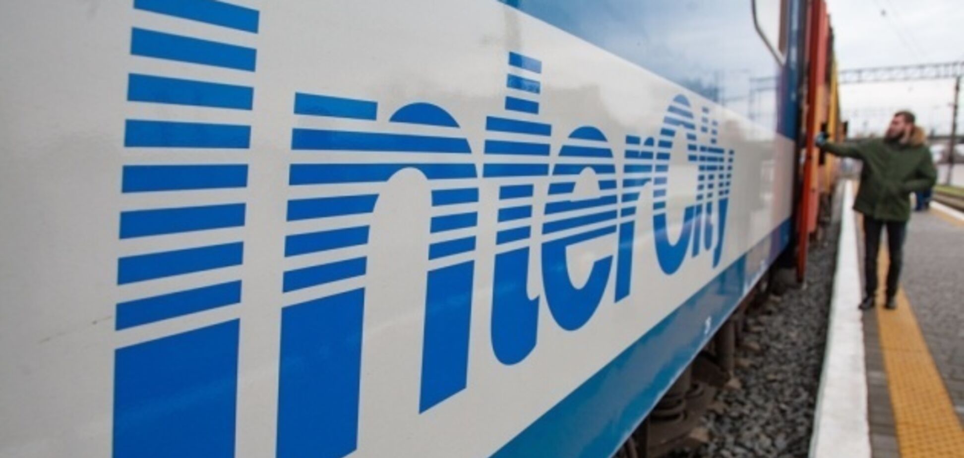 Неадекват чуть не лишил уха проводника 'Интерсити': МВД указали на прокол