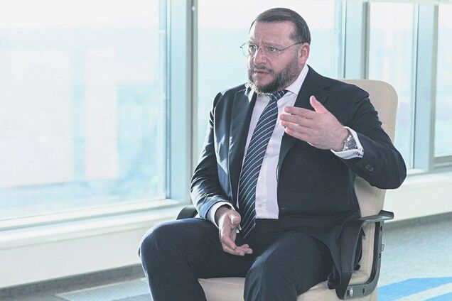 'Люблю випити, в космос не збираюся': Добкін дивно виправдався за фітнес-модель у Раді