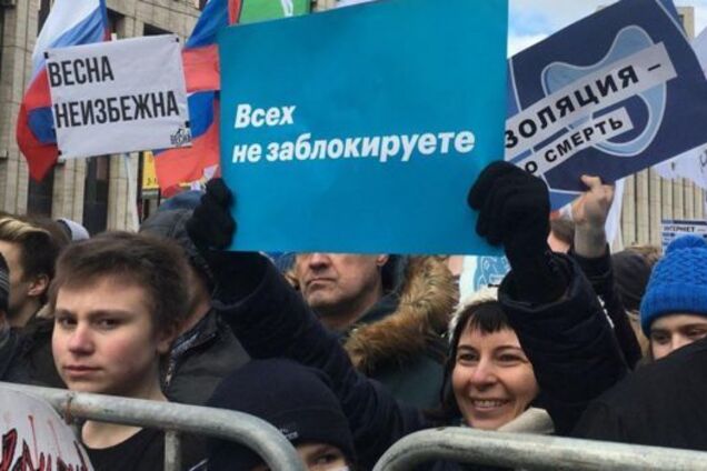 Ситуация в России взрывоопасная, Путина еще никогда не хоронили