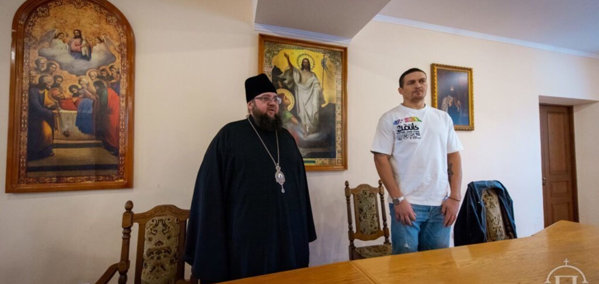 'Бей в репу': Усик выложил видео от Русской Церкви и попал в скандал