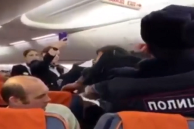 'Отдай 18 тысяч, братан!' В российском самолете произошло очередное ЧП. Видеофакт