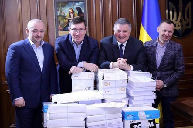Разворовали миллиарды: дело о масштабной коррупции 'вертолетных налоговиков' Януковича попало в суд