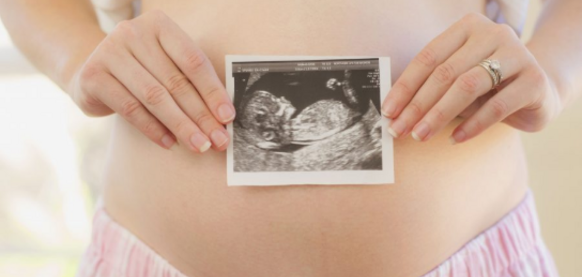 Сховала в пакет і викинула: в Росії школярка жорстоко вбила немовля