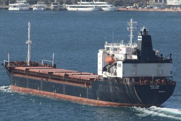 Шел из Мариуполя: в Керченском проливе произошло серьезное ЧП с кораблем