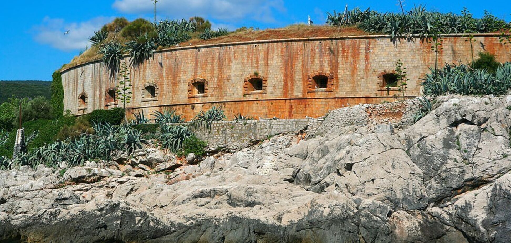 На популярному курорті в Чорногорії відкриють розкішний готель на сотнях трупів