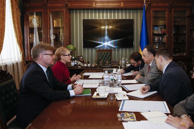 Тимошенко обговорила з головою Представництва ЄС в Україні масштабні порушення під час виборчої кампанії