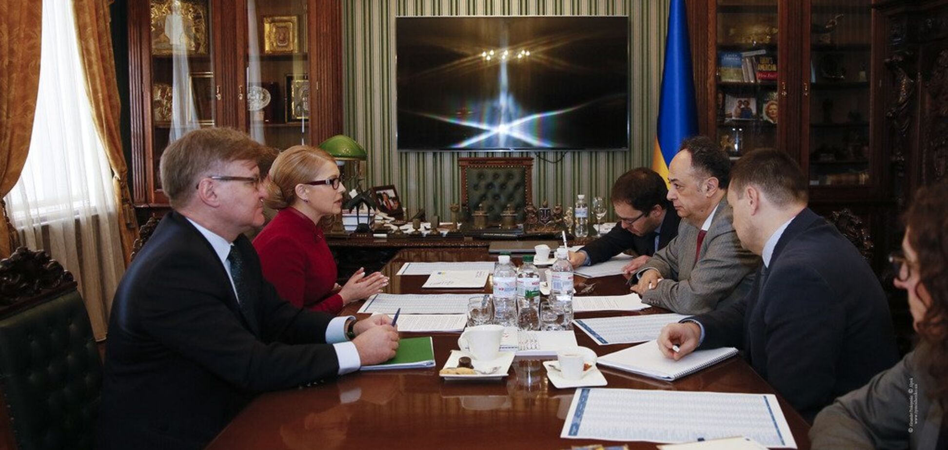 Тимошенко обговорила з головою Представництва ЄС в Україні масштабні порушення під час виборчої кампанії