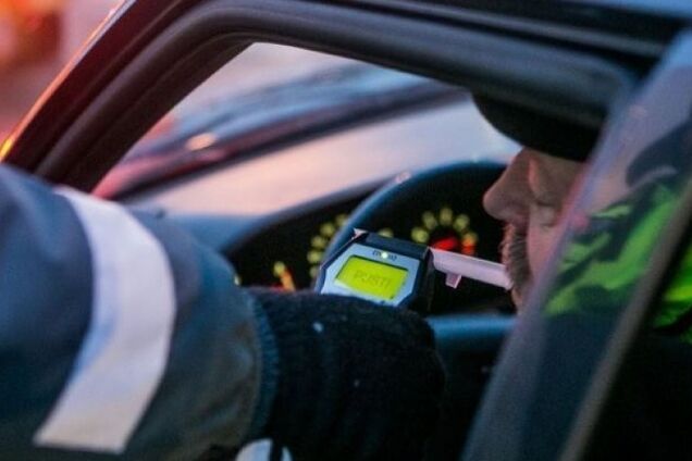 В Запорожье полицейские задержали пьяного водителя Subaru