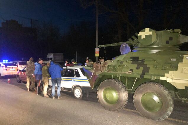 В Киеве произошло крупное ДТП с военной техникой: появились фото и видео