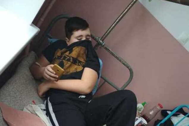 'Підкладають у взуття какашки і плюють у спину': на Харківщині підлітки залякали всю школу