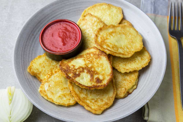 Как приготовить необычные драники: рецепт от известного кулинара