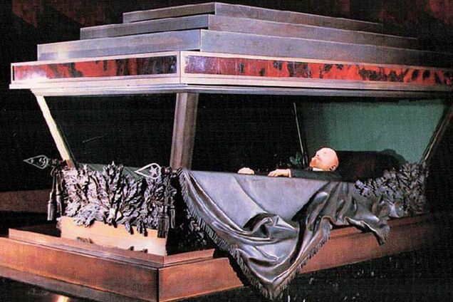 'Вставай, вставай!' У Москві намагалися воскресити Леніна в Мавзолеї