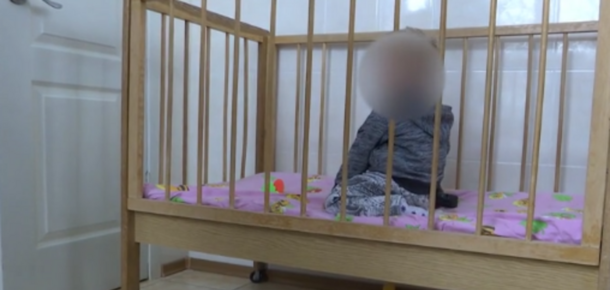 Грыз сырую картошку: в Мелитополе родители едва не заморили голодом малыша