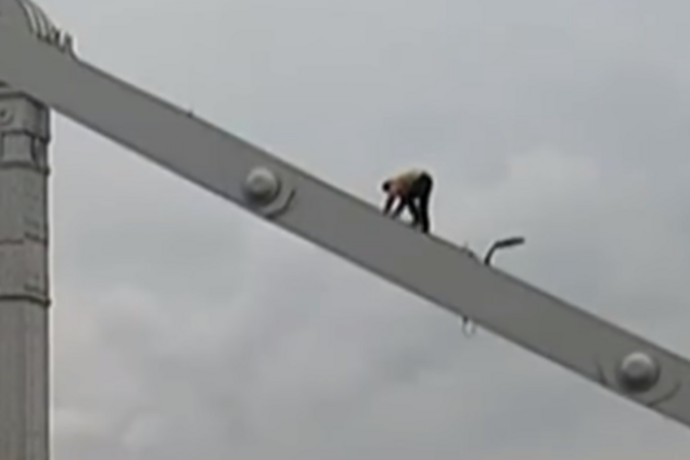На Крымском мосту произошло экстремальное ЧП: опубликовано видео