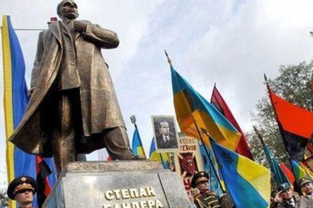 'Поставили виселицы в львовском метро': в сети ажиотаж из-за безумного фейка об украинских 'карателях'