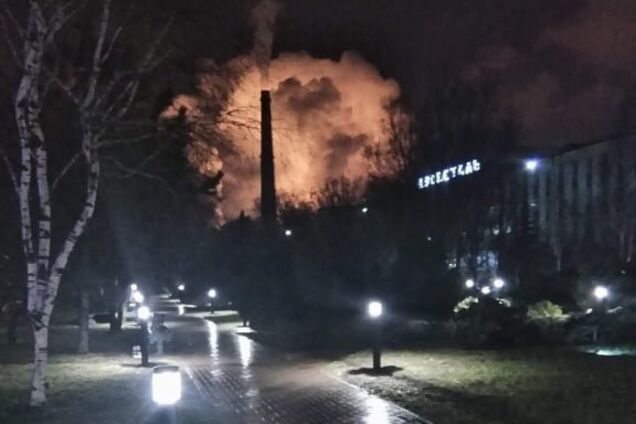 Грохот и вспышки: в Мариуполе запаниковали из-за 'масштабного пожара' на 'Азовстали', там опровергают