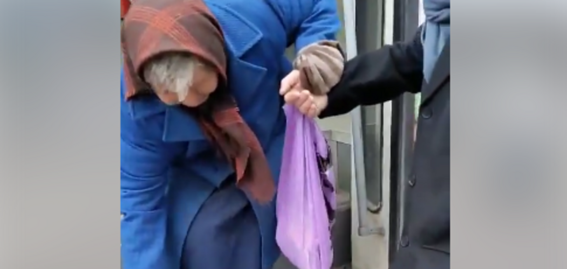 'Дурно пахла': водитель на Днепропетровщине выгнал женщину из трамвая и нарвался на гнев сети