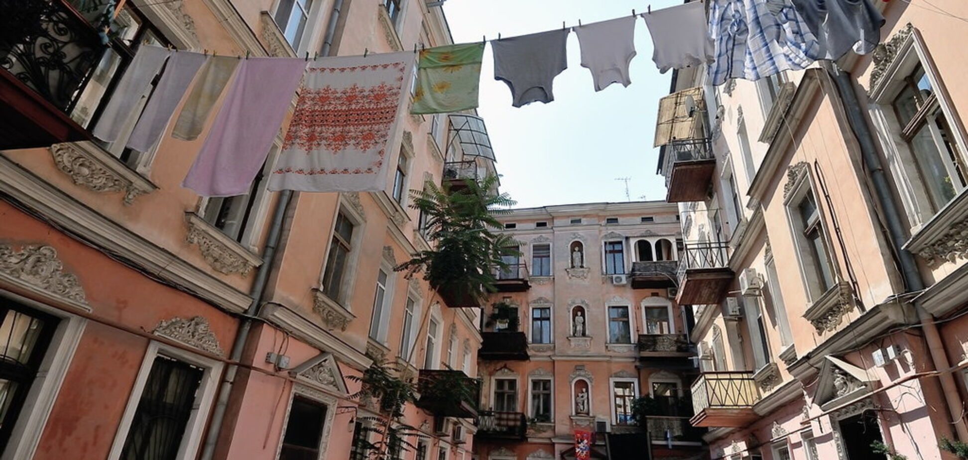 В Одессе выкинули с балкона иностранца  