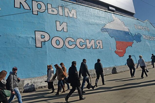"Благодарят за "референдум" и просят денег": Цимбалюк ярко прошелся по жизни Крыма под Россией