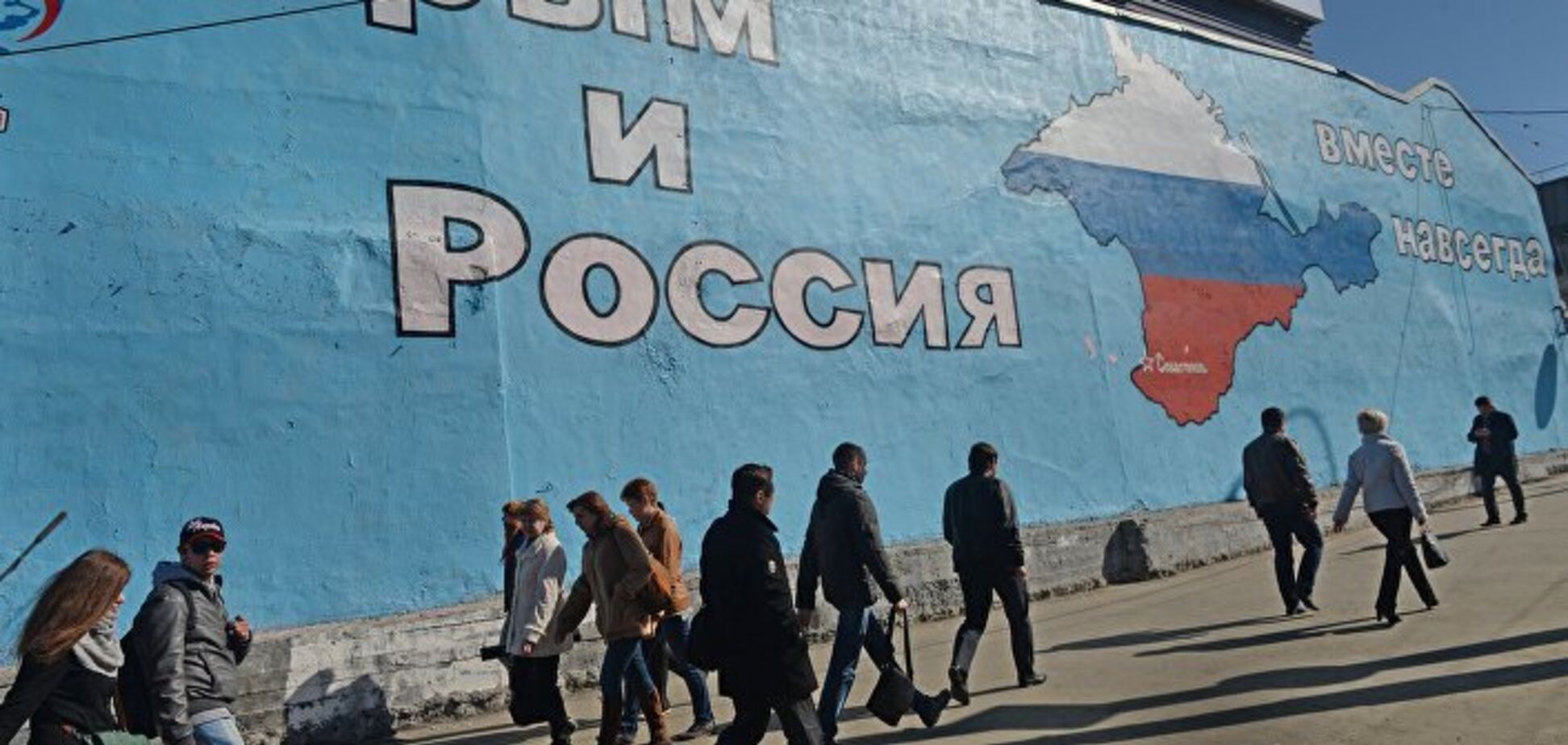 'Благодарят за 'референдум' и просят денег': Цимбалюк ярко прошелся по жизни Крыма под Россией