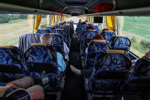 "Вцепилась в волосы": в Латвии произошел скандал из-за русского языка в автобусе