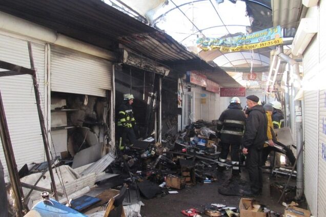 В Запорожье 8 пожарных машин тушили огонь на Центральном рынке города