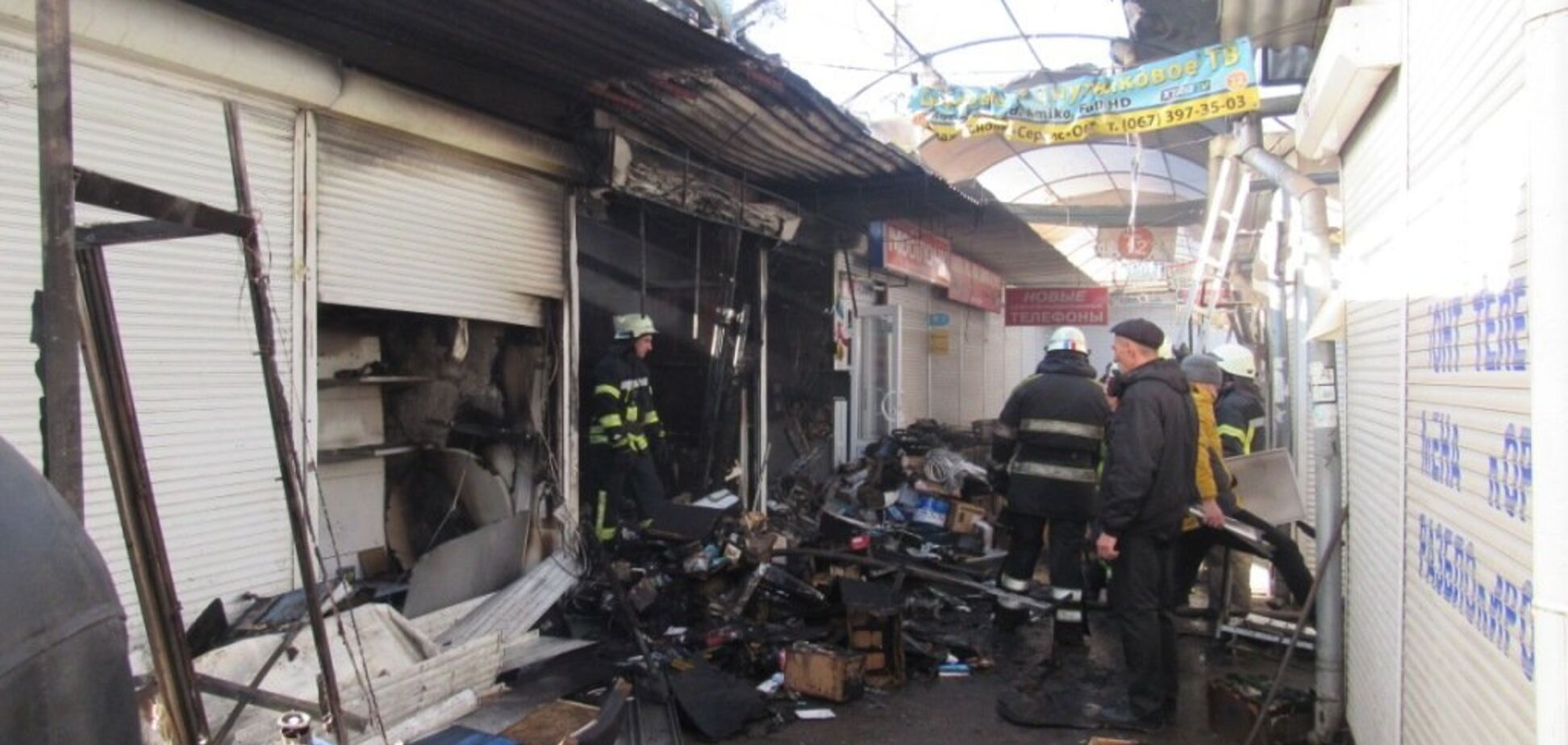 В Запорожье 8 пожарных машин тушили огонь на Центральном рынке города